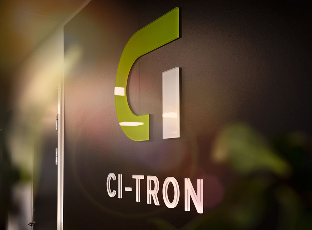 Ci-Tron Logo på væg
